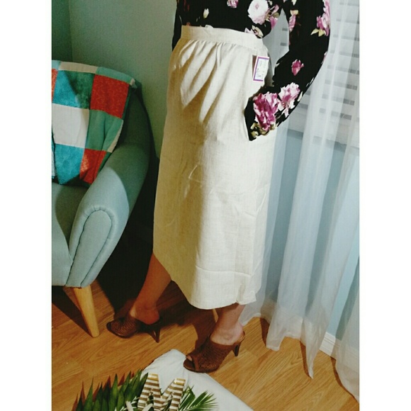 LAST DAY!
 NWT Vintage Cream Pencil Skirt* - Picture 9 of 9